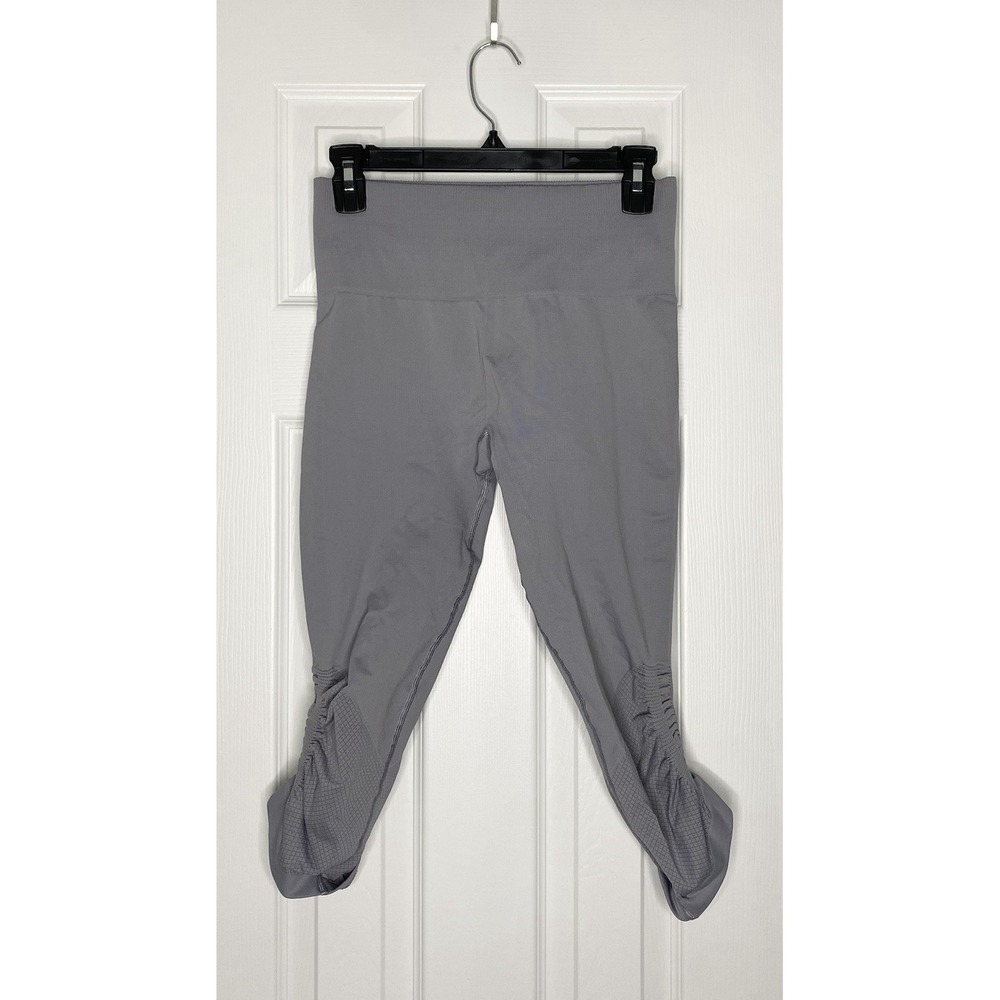 Lululemon Taryn Toomey Awakening‎ Crop Leggings Grey 6 Read